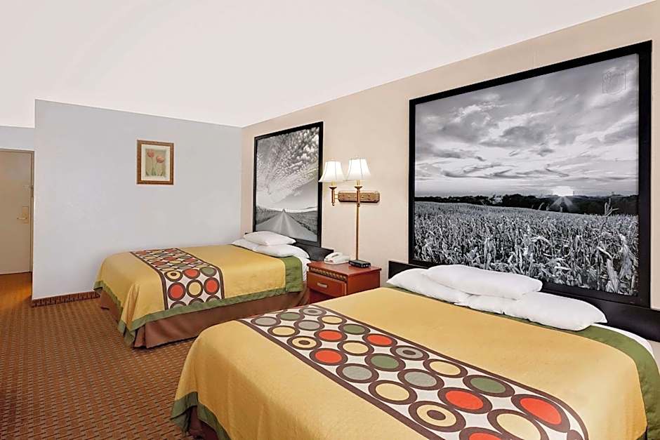 Super 8 by Wyndham Plainview