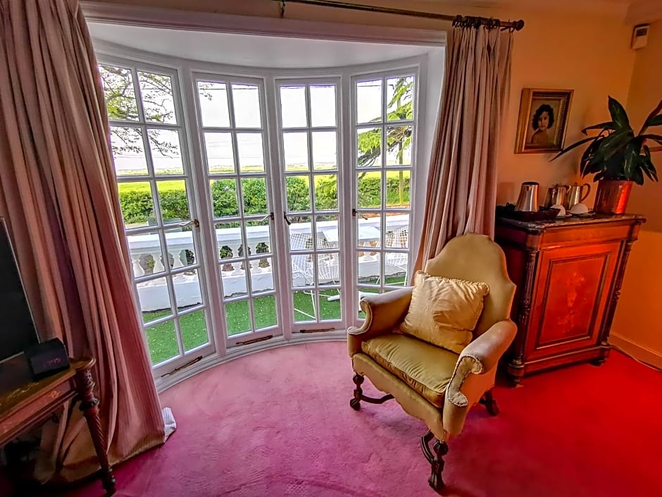 Cedar House Boutique B&B