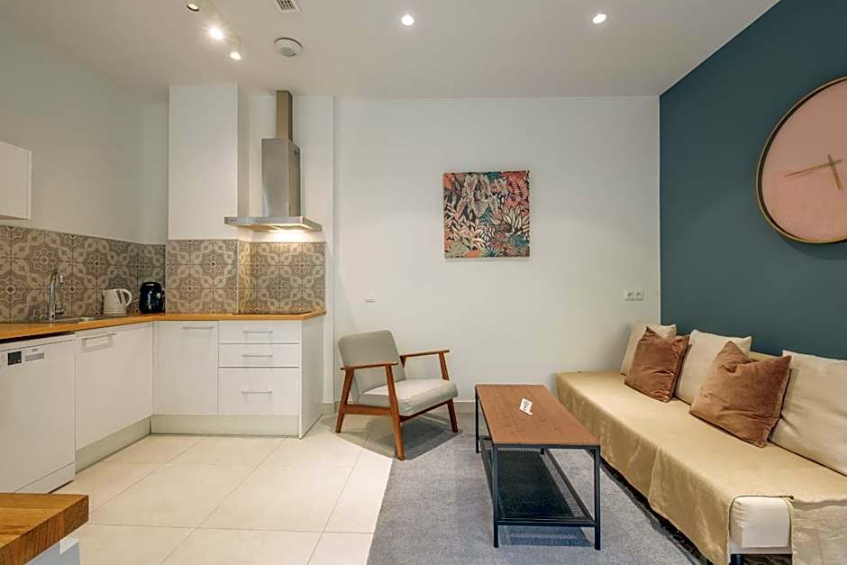 Chic & Comfortable Apartment, Private Terrace