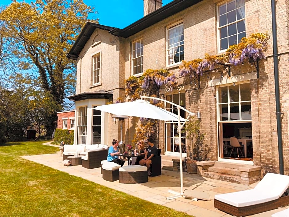 Somerleyton Meadows - The Hideaway Hut & Hot Tub