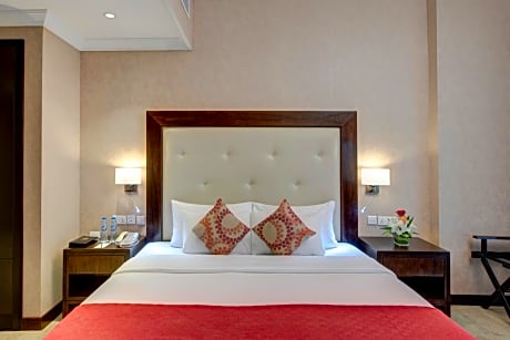 Executive Suite & 20% discount at Oro Lounge and Yamas Restaurant 