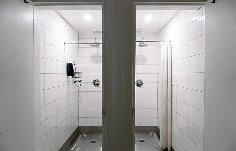 Saintlo Ottawa Jail Hostel