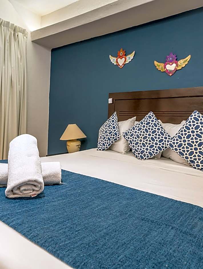 La Iguana Vallarta LGBT ADULTS ONLY - Romantic Zone - Party Clubbing Street