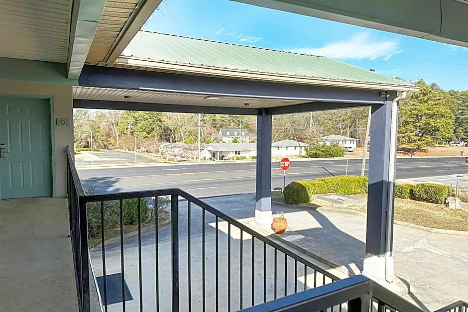 Garden Inn & Suites