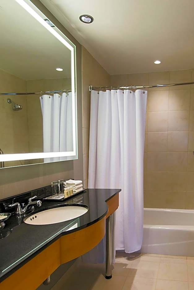 Renaissance by Marriott Chicago O'Hare Suites Hotel