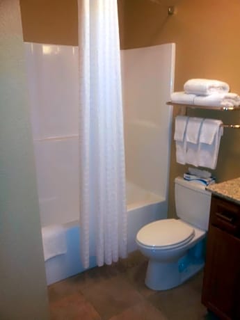 Queen Room with Bath Tub - Mobility Accessible - Non-Smoking
