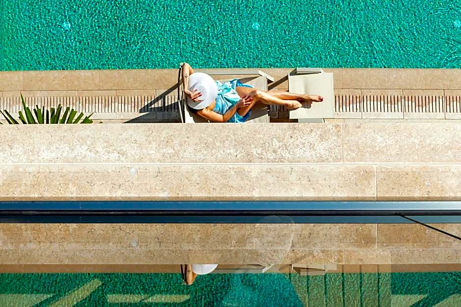 Pefki Deluxe Residences