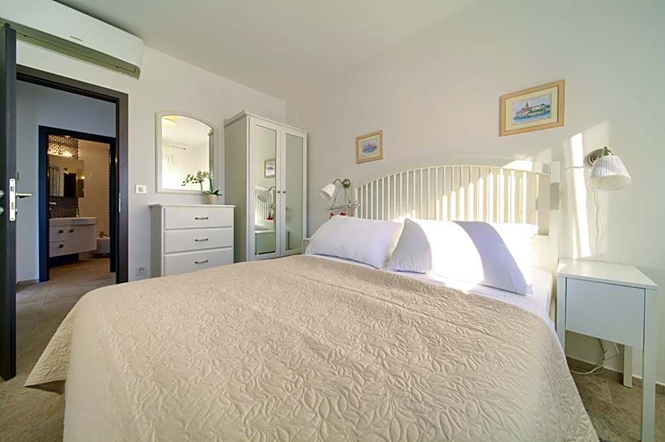 Villa Miracle 2 with heated pool