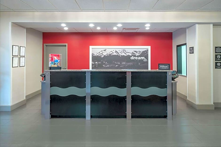 Hampton Inn By Hilton & Suites Roanoke Airport VA