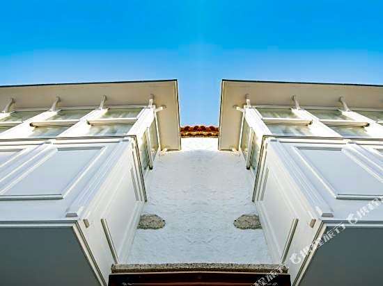 Monat Otel