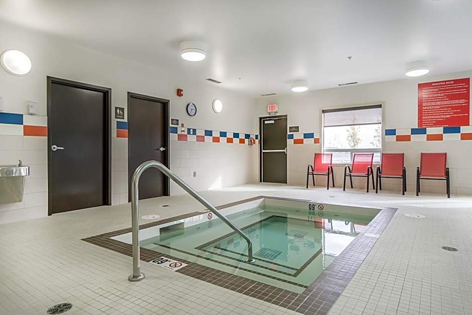 Comfort Inn & Suites Edmonton International Airport