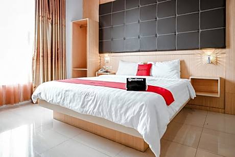 RedDoorz Premium at Hotel T-ONE Jambi