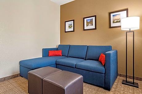 Queen Suite with 2 Queen Beds - Non-Smoking