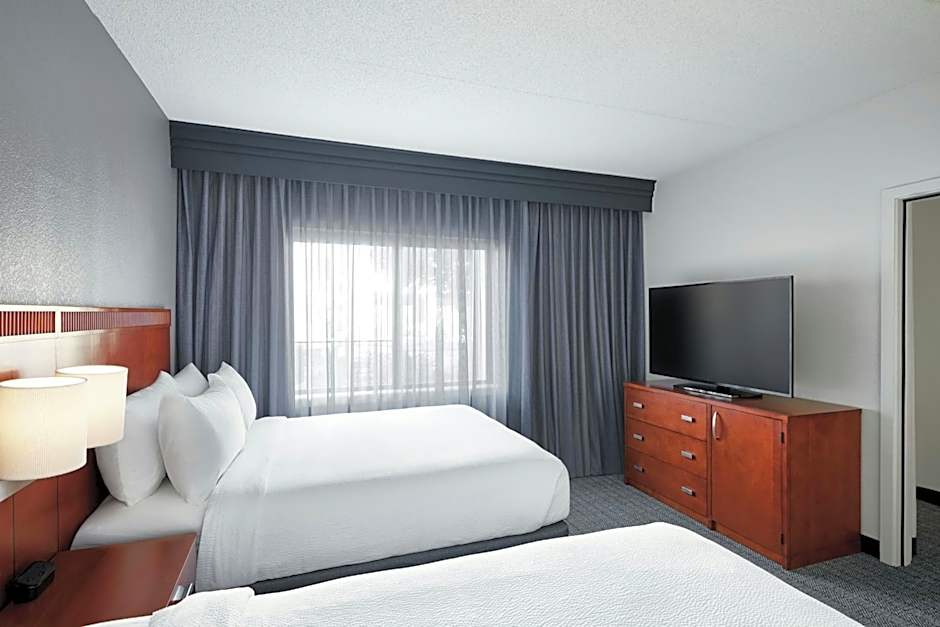 Courtyard by Marriott St. Louis Westport Plaza