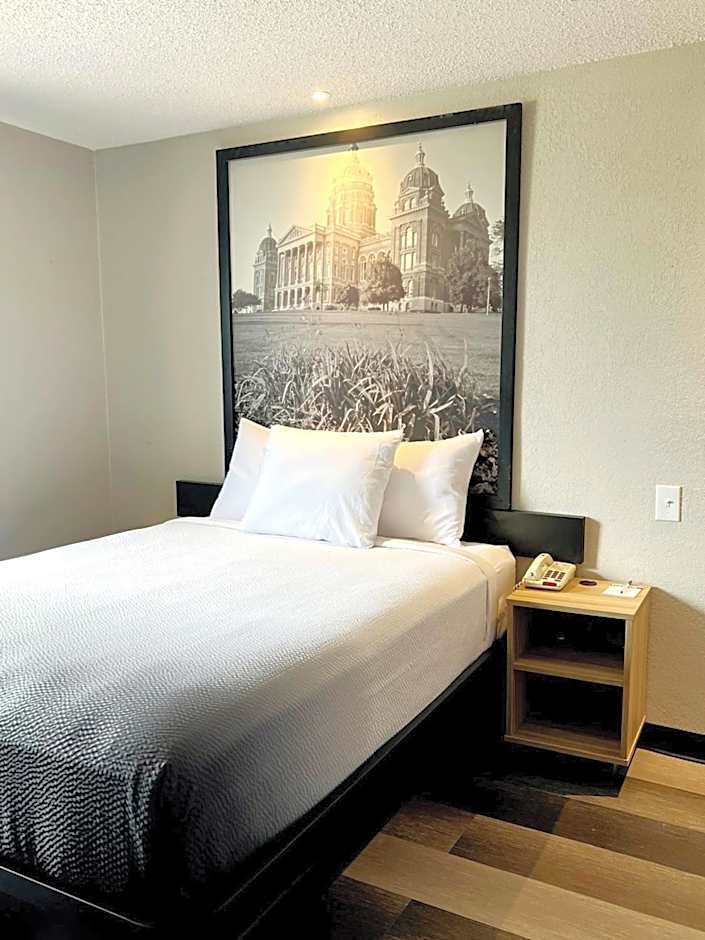 Super 8 by Wyndham Cedar Rapids
