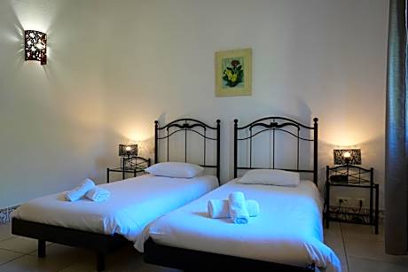 Deluxe Villa with Private Pool and Spa (8 Adults)