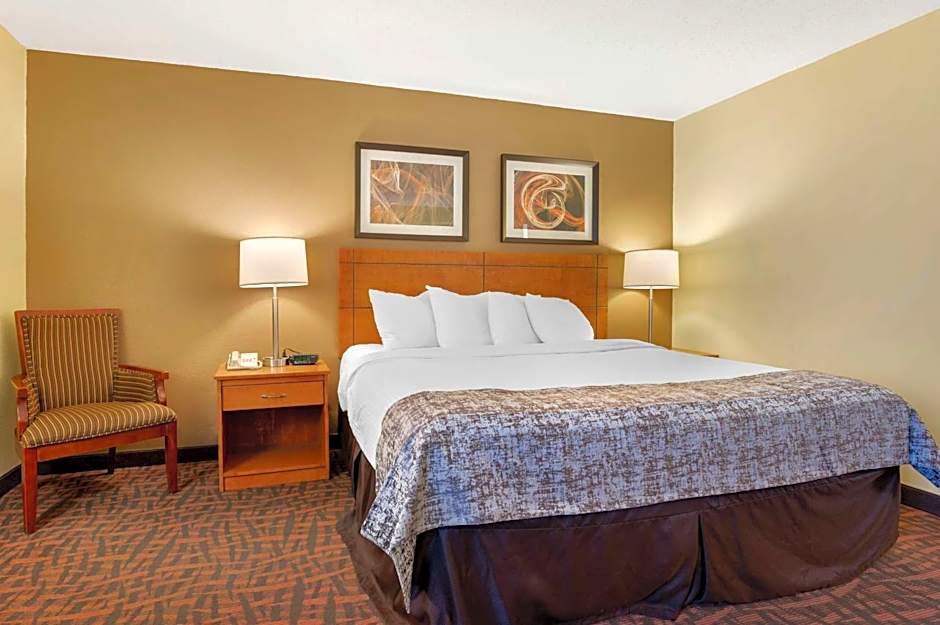 Best Western Louisville East Inn & Suites