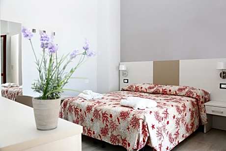 Double Room with Balcony and Sea View