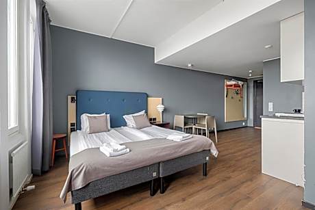 Family Studio with One King and Two Single Beds - Non-Smoking