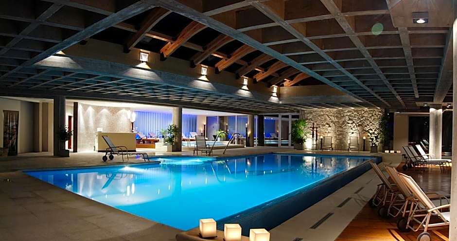 Cacique Inacayal Lake Hotel & Spa