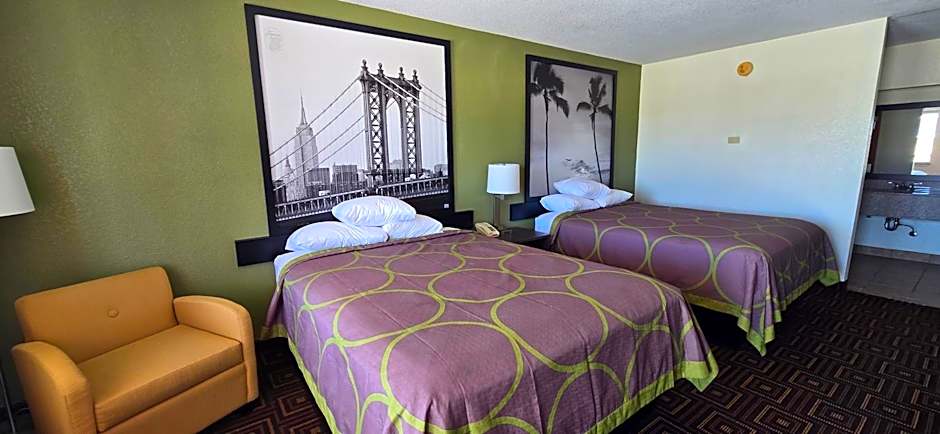 Super 8 by Wyndham Seguin