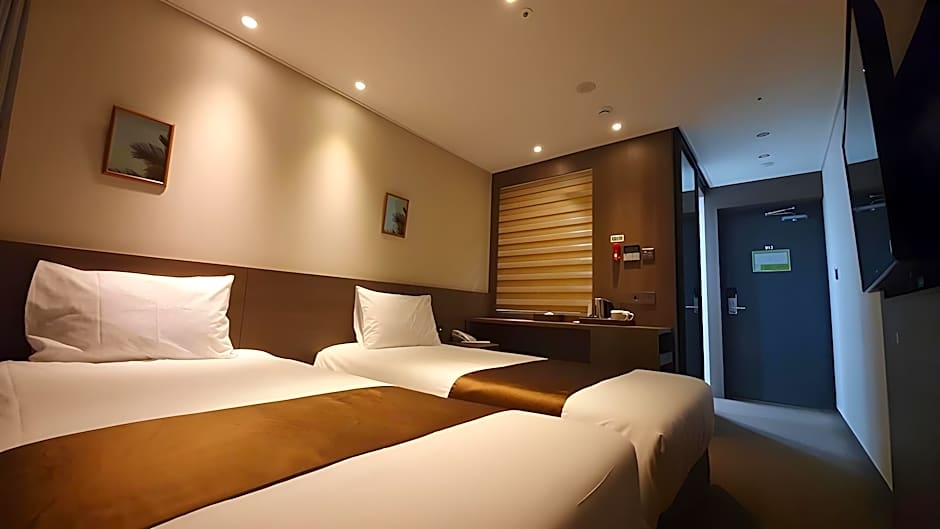 Grand Millions Hotel 