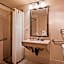 Best Western Plus Rivershore Hotel