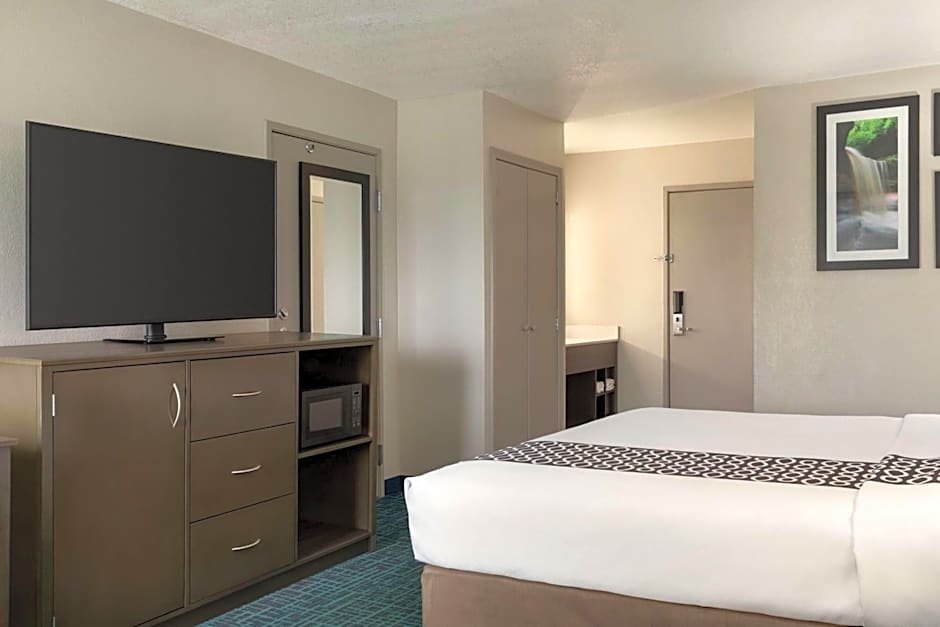 La Quinta Inn & Suites by Wyndham Peru Starved Rock St Park