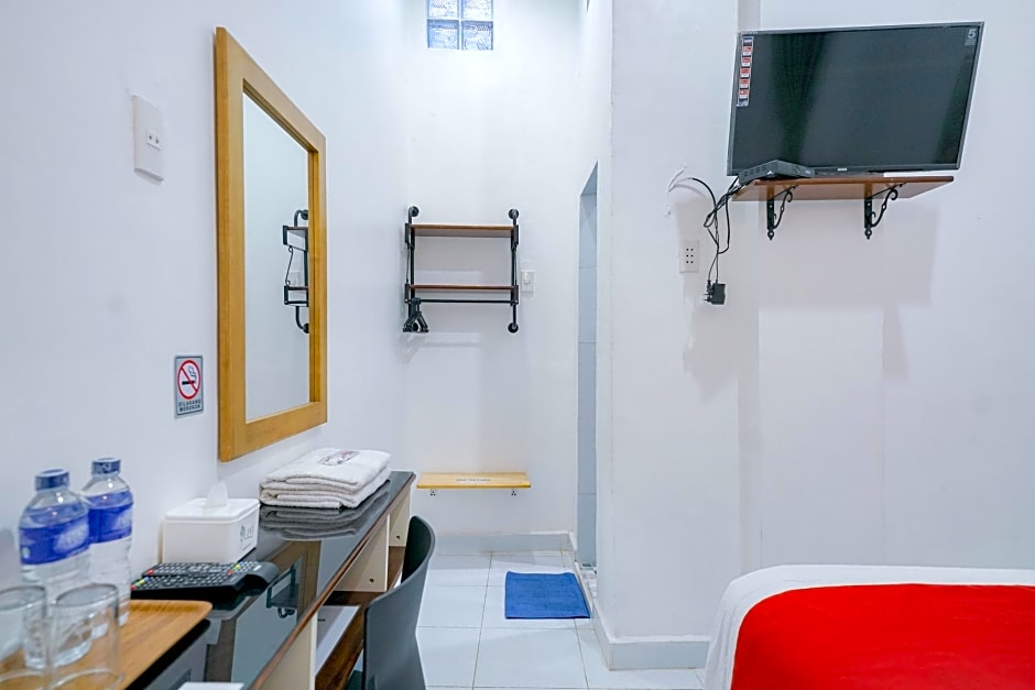 RedDoorz near Pantai Pandan Sibolga