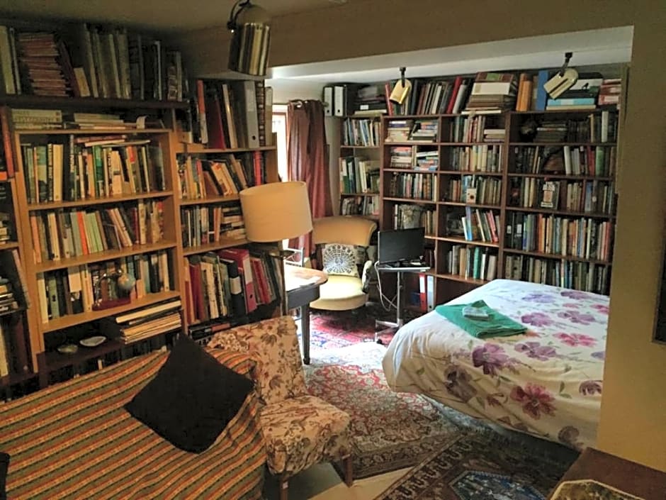 Chiswick Riviera with free parking