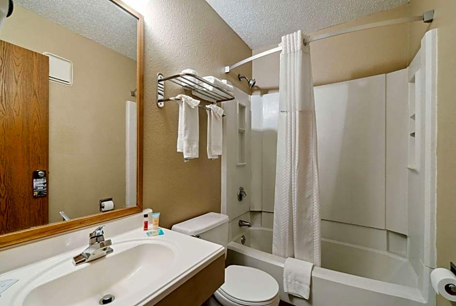 Super 8 by Wyndham Kenosha/Pleasant Prairie