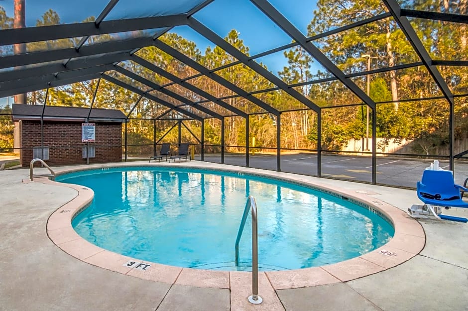 Red Roof Inn & Suites Pensacola East - Milton