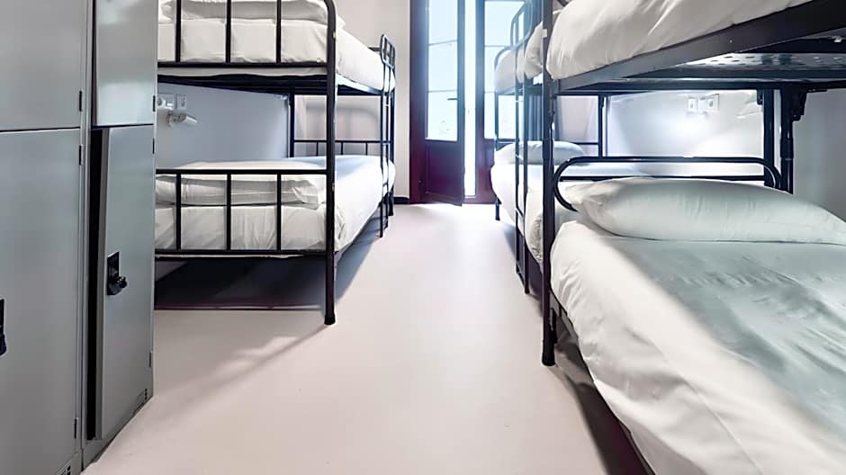 Ideal Youth Hostel