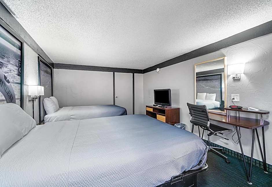 Super 8 by Wyndham Lantana West Palm Beach