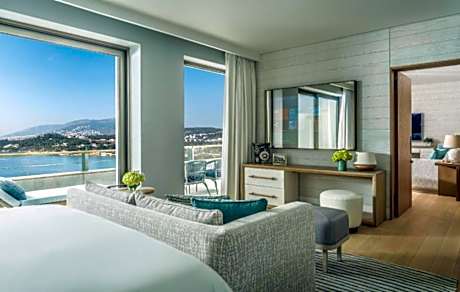 ARION SEA VIEW ONE BEDROOM SUITE KING