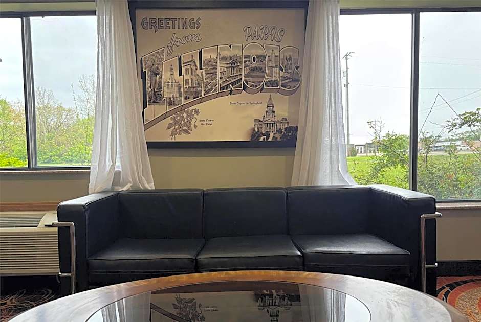 Super 8 by Wyndham Paris IL