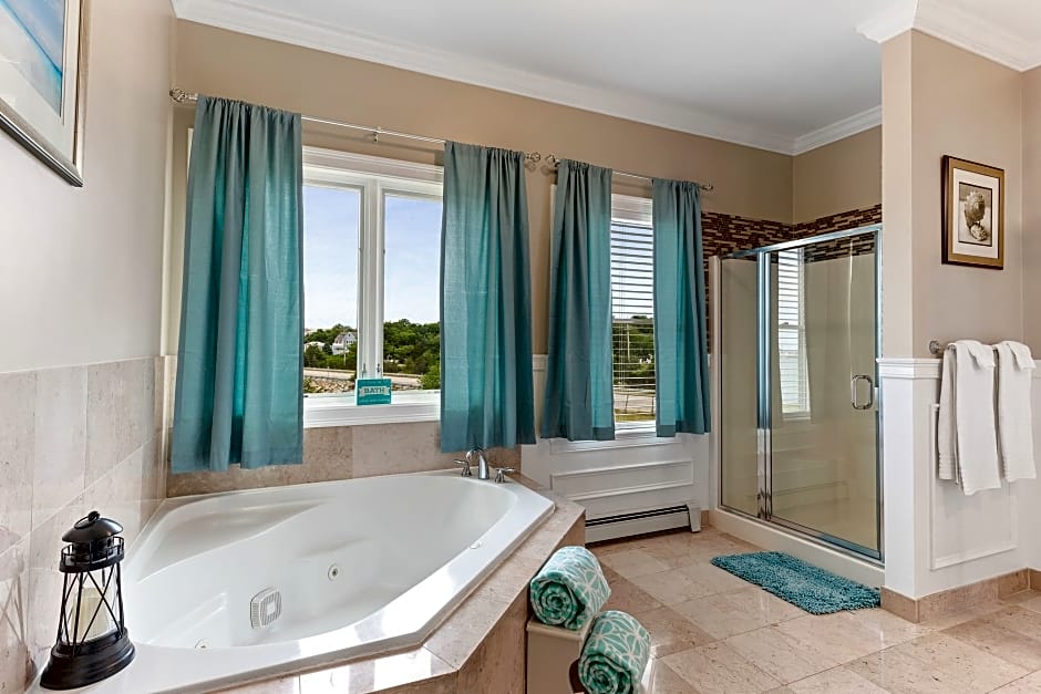 The Beacon Luxury Waterfront Inn