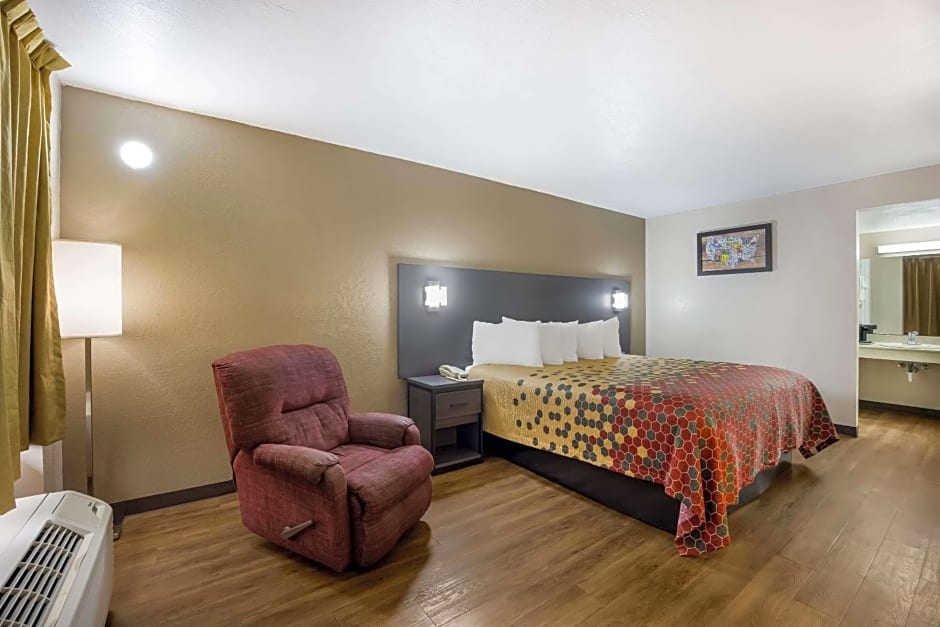 Econo Lodge Live Oak