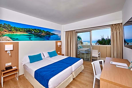 Twin Room with Balcony and Sea View
