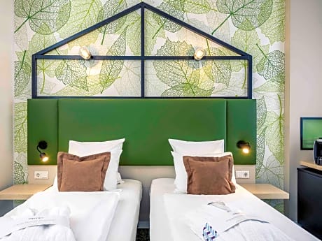 Privilege Room with twin beds and armchair