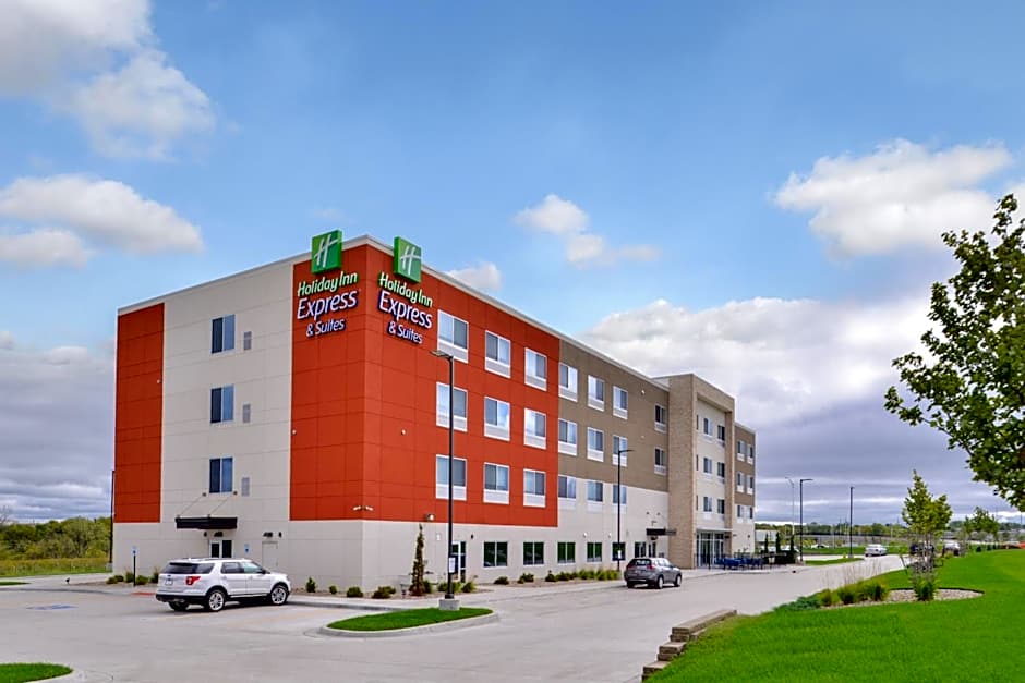 Holiday Inn Express & Suites Kansas City - Lees Summit By IHG