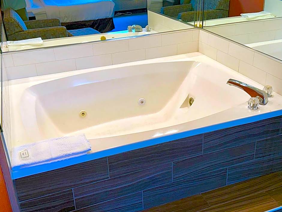 Clarion Inn & Suites Evansville Eastland Area