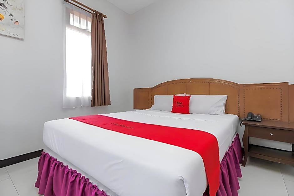 RedDoorz Near Trans Studio Mall 3