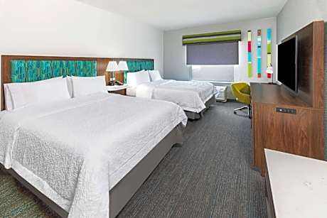 2 Queen Room Fridge And Microwave