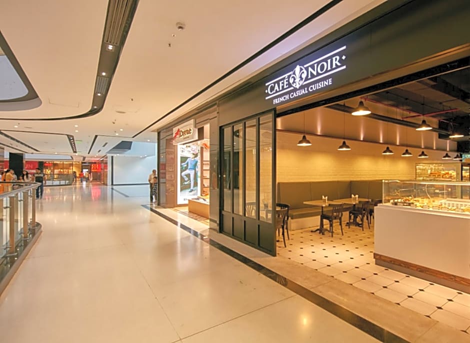 The Waverly Hotel & Residences