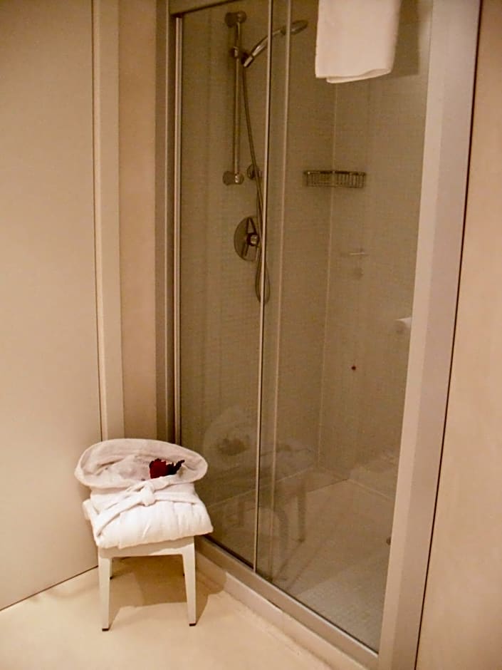 15.92 Hotel