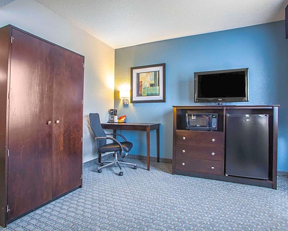 Quality Inn & Suites Ankeny-Des Moines