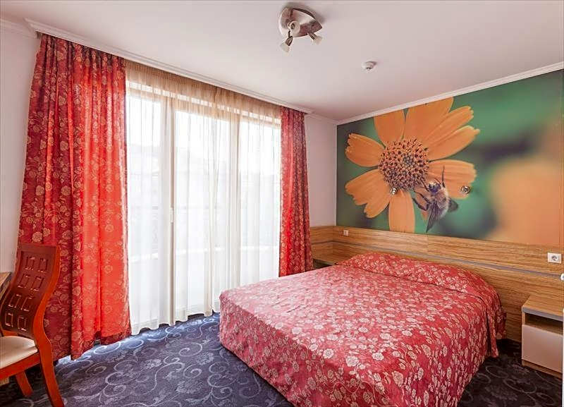 Семеен Хотел Опера