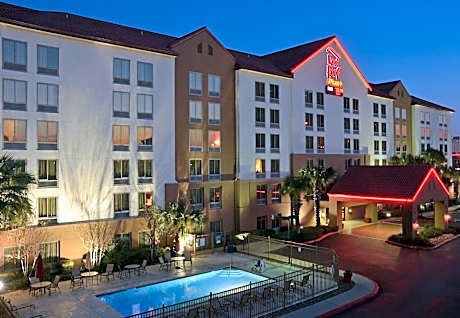 Red Roof PLUS+ San Antonio Downtown - Riverwalk
