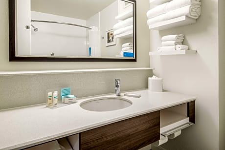 1 King W/ Exterior Entrance Lobby Lvl Nonsmok